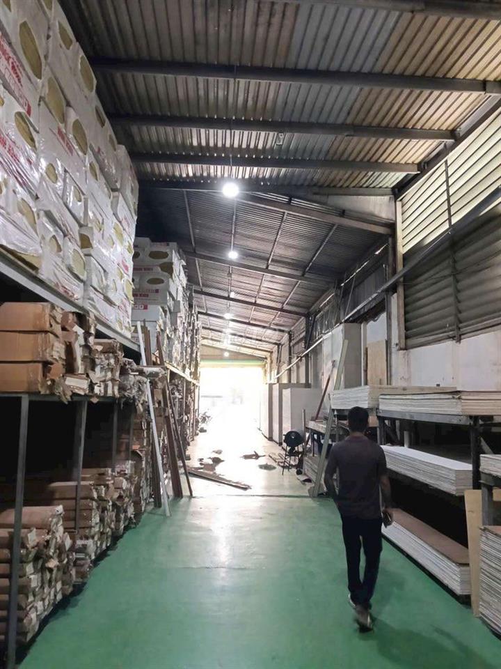 Cho thuê kho 1200m.Đường xe container. mặt tiền đường lê văn khương