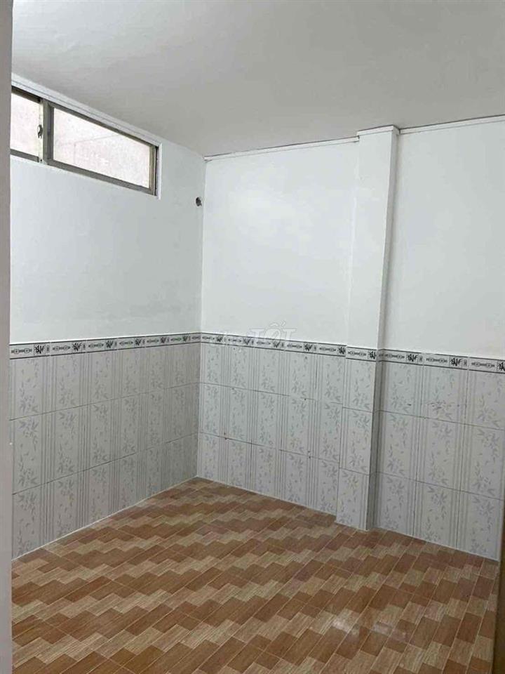 Nhà Thuê 4x11 Gác Lửng 3Pn 1Wc Hẻm 637 Quang Trung
