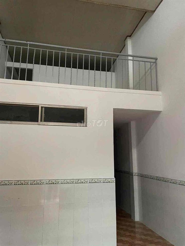 Nhà Thuê 4x11 Gác Lửng 3Pn 1Wc Hẻm 637 Quang Trung