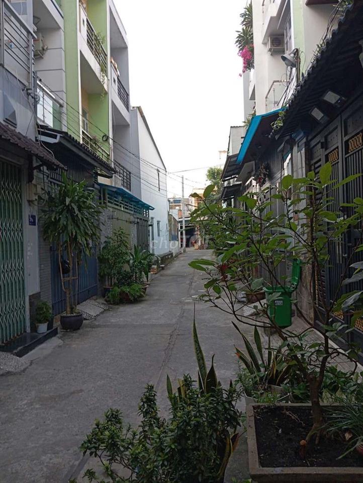 NHÀ 1 TẤM CÓ SÂN RỘNG -133M2