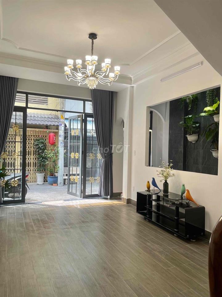nhà ngang RỘNG HIẾM 5.60 m dài 11m  btct đường 4 mét giấy tờ chính chủ