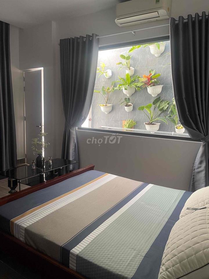 nhà ngang RỘNG HIẾM 5.60 m dài 11m  btct đường 4 mét giấy tờ chính chủ