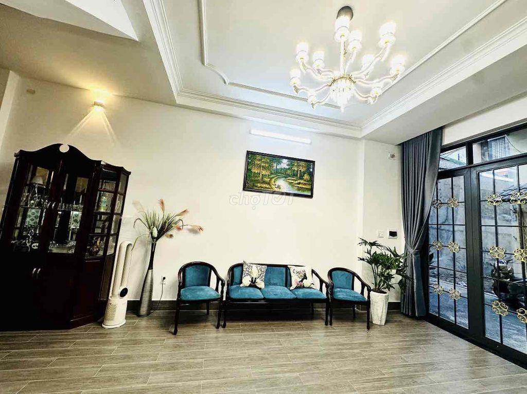 nhà ngang RỘNG HIẾM 5.60 m dài 11m  btct đường 4 mét giấy tờ chính chủ