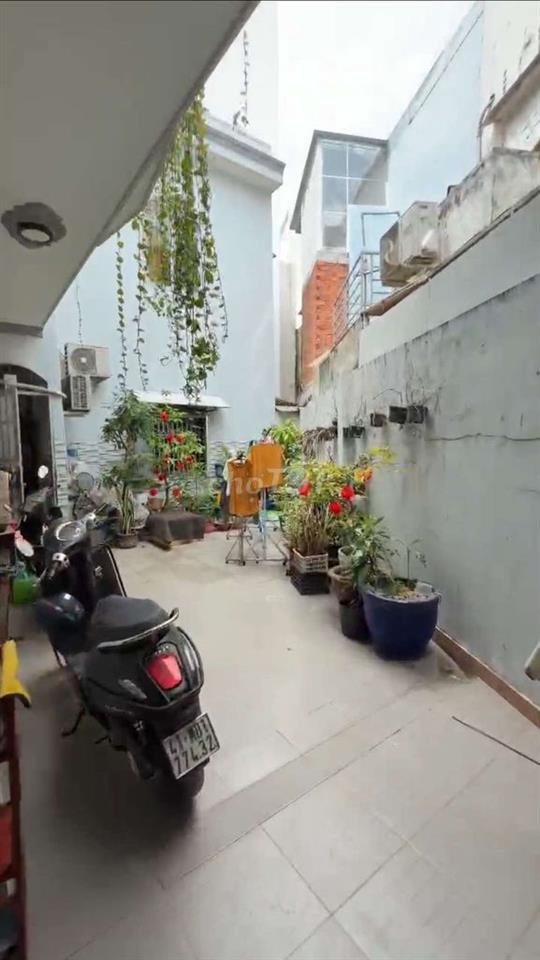 Bán nhà gần Emart Phan Huy Ích HXH, 133m² nở hậu,hoa hồng MG hấp dẫn.