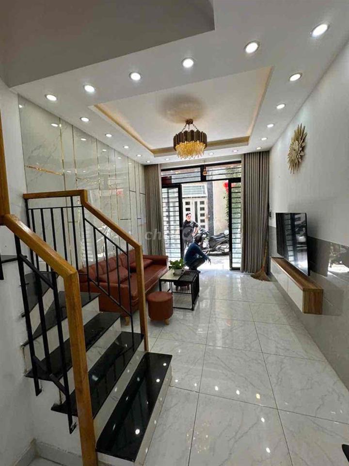 bán gấp nhà 3 tầng hẻm 84 Bùi Quang Là