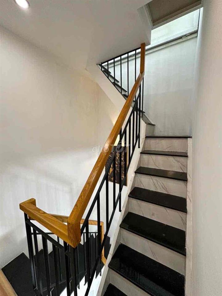 bán gấp nhà 3 tầng hẻm 84 Bùi Quang Là