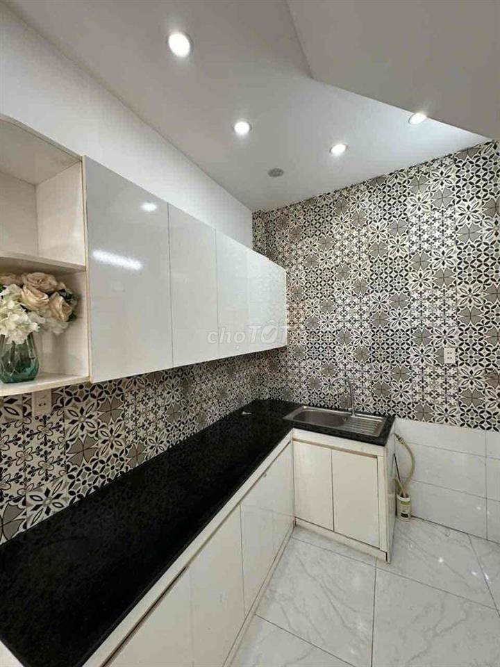 bán gấp nhà 3 tầng hẻm 84 Bùi Quang Là