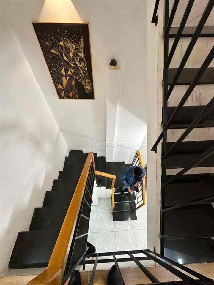 bán gấp nhà 3 tầng hẻm 84 Bùi Quang Là