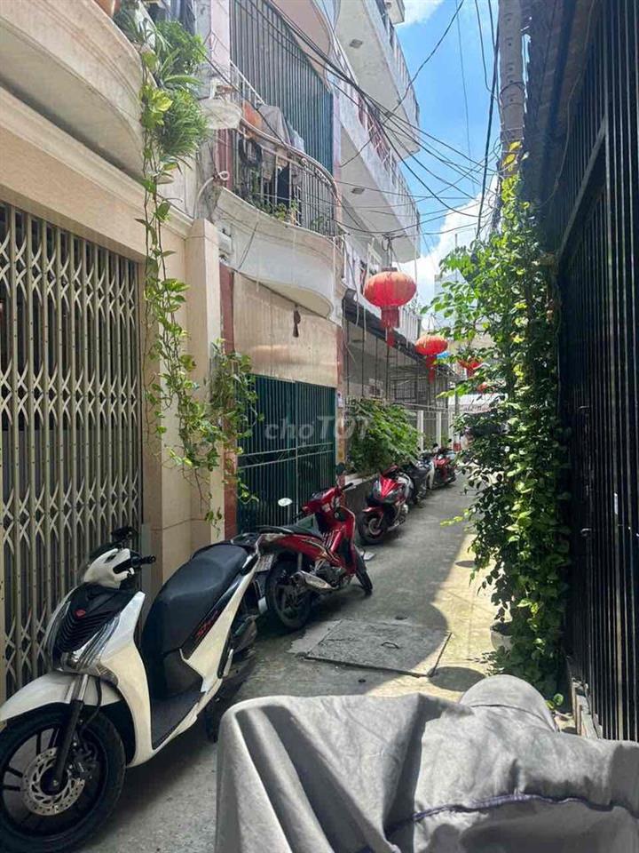 bán gấp nhà 3 tầng hẻm 84 Bùi Quang Là