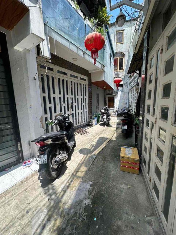 bán gấp nhà 3 tầng hẻm 84 Bùi Quang Là