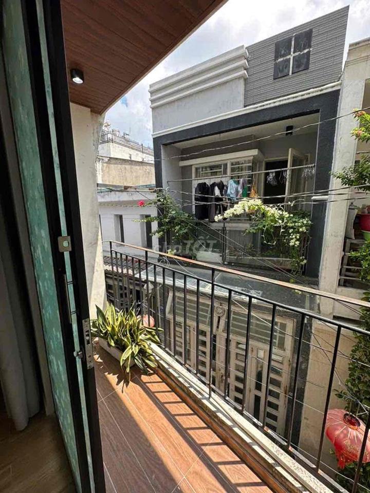 bán gấp nhà 3 tầng hẻm 84 Bùi Quang Là
