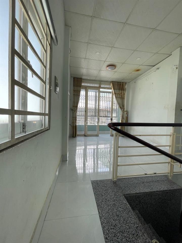 Nhà ngay chợ Hạnh Thông Tây