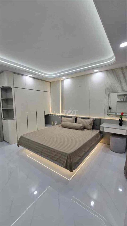nhà quang trung tặng nội thất cao cấp .5tầng .70m2
