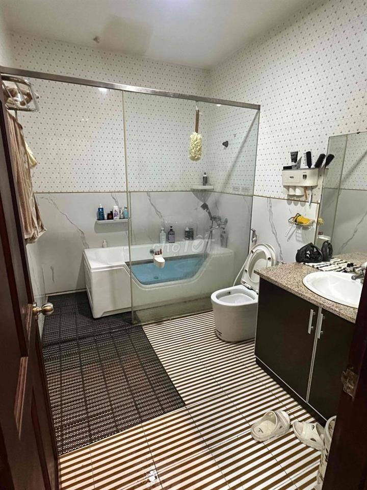 Cần bán nhà khu đô thị nhộn nhịp