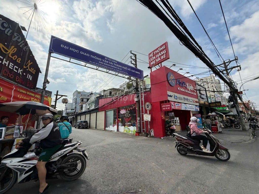 Gấp bán nhà mặt tiền đường lớn sát trường ĐH 