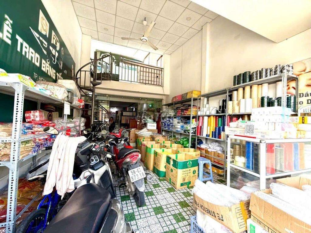 Gấp bán nhà mặt tiền đường lớn sát trường ĐH 
