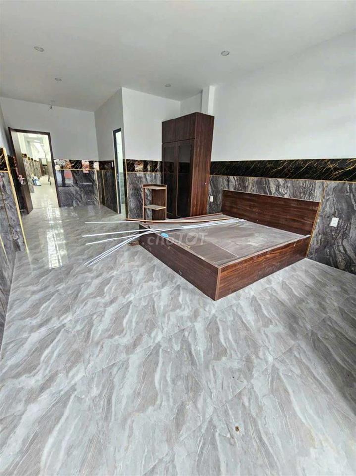 Mt đường lớn 12p +12wc giá còn TL 