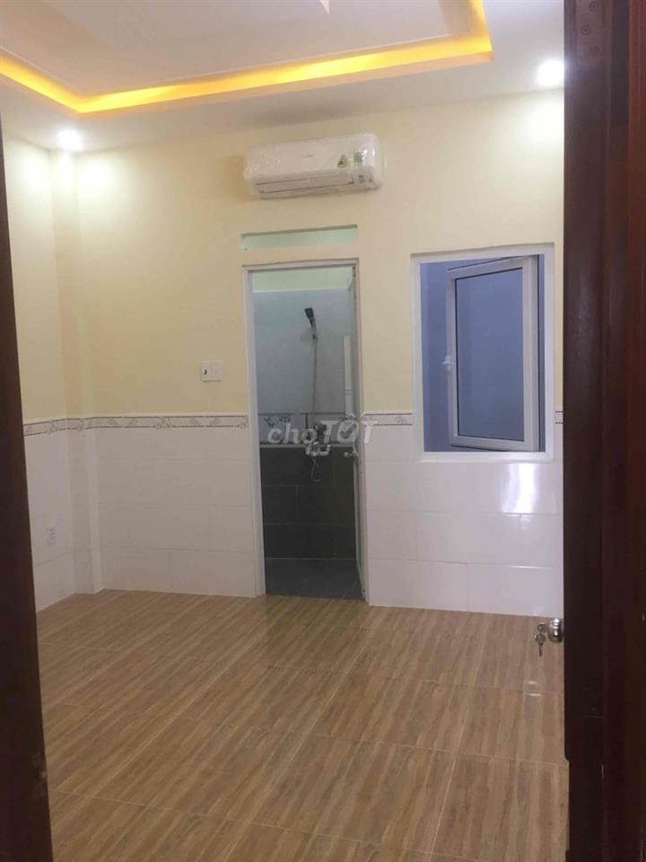 nhà mặt tiền dương quảng hàm - hướng đông