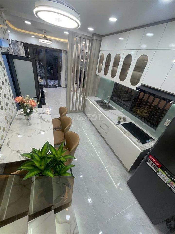 thân gửi ace hh1% ngay cv gia định sát sân bay