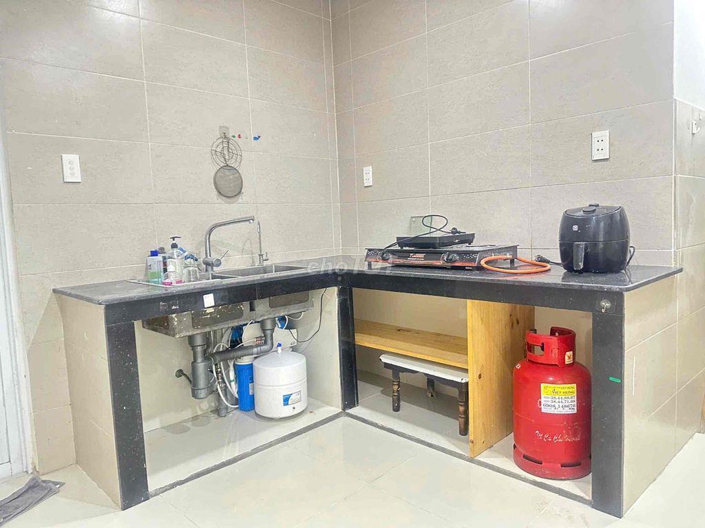 sát trường dh cn4 lê lợi dt 3.5x12m 1 tr 1 lầu