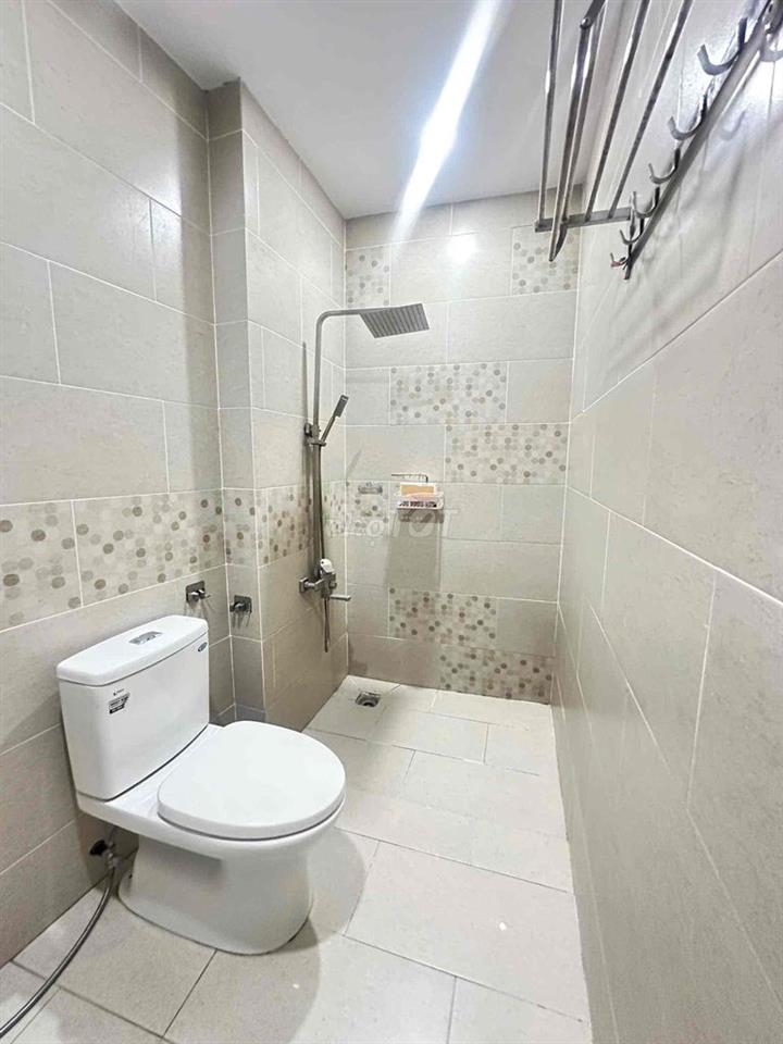 sát trường dh cn4 lê lợi dt 3.5x12m 1 tr 1 lầu