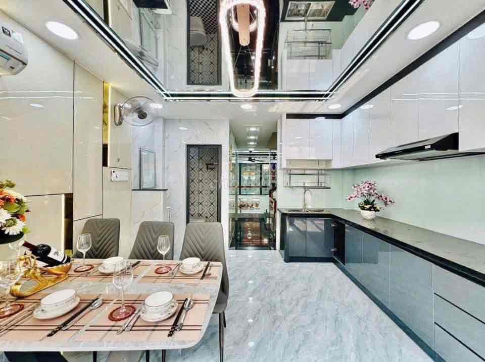 Nhà Đẹp - Gara ÔTô -Thang Máy -Sổ Hồng Riêng - Full nội thất – 8 Tỷ TL