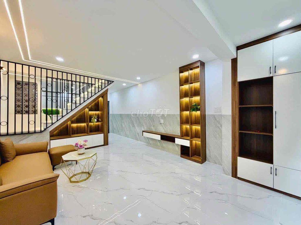 Nhà DT: 4m x 10.5m(Nở H.4.30m)Đúc 1lầu,full nội thất đầy đủ