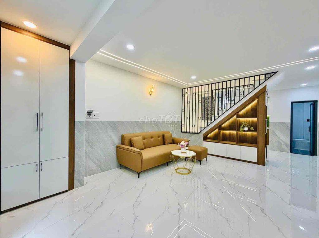 Nhà DT: 4m x 10.5m(Nở H.4.30m)Đúc 1lầu,full nội thất đầy đủ