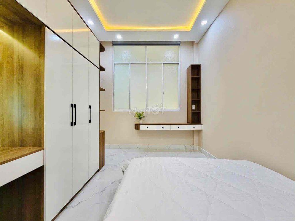 Nhà DT: 4m x 10.5m(Nở H.4.30m)Đúc 1lầu,full nội thất đầy đủ