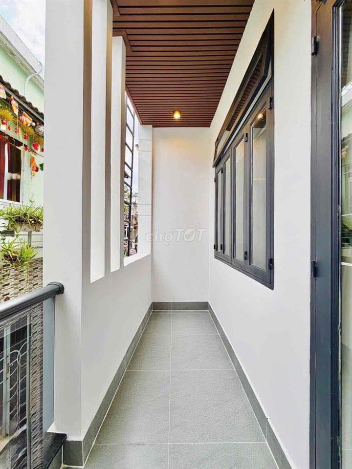 Nhà DT: 4m x 10.5m(Nở H.4.30m)Đúc 1lầu,full nội thất đầy đủ