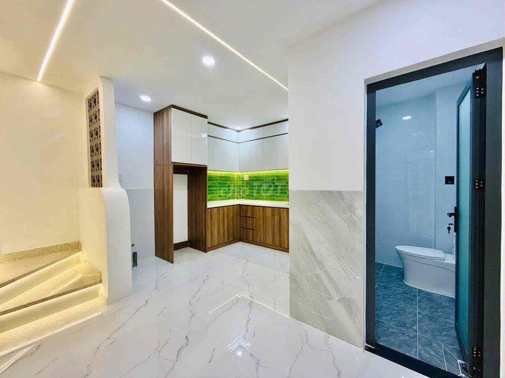 Nhà DT: 4m x 10.5m(Nở H.4.30m)Đúc 1lầu,full nội thất đầy đủ