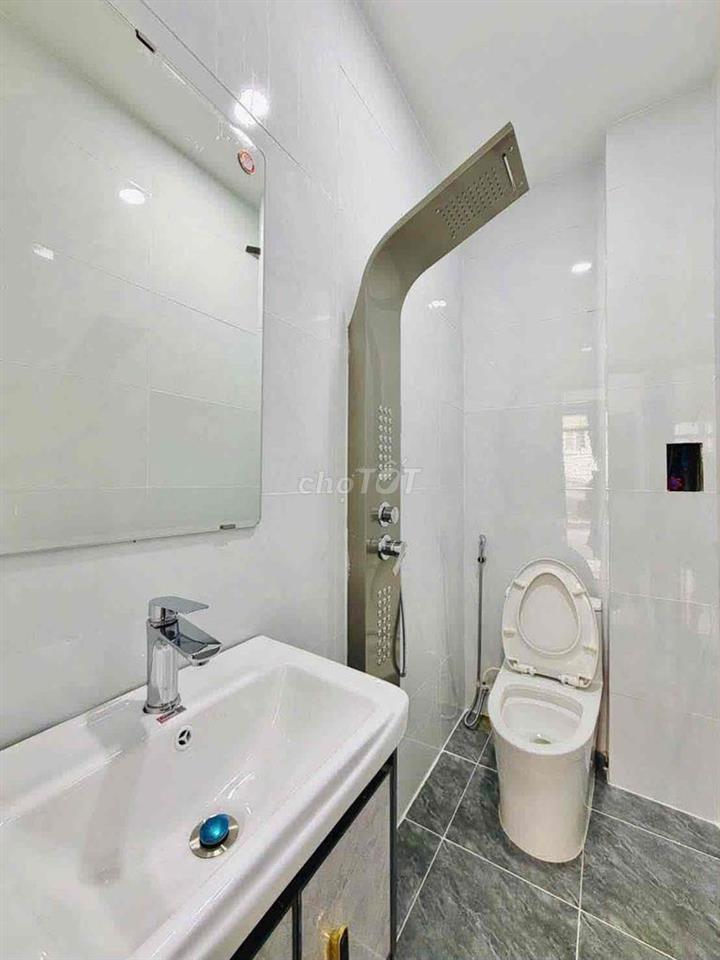 Nhà DT: 4m x 10.5m(Nở H.4.30m)Đúc 1lầu,full nội thất đầy đủ