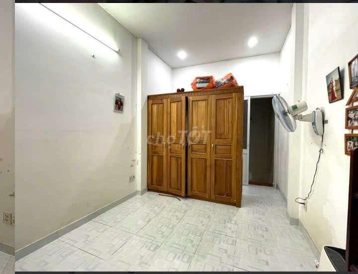 HƠN 2 TỶ NHÀ THỐNG NHẤT GÒ VẤP ,HẺM Ô TÔ SÁT NHÀ,24M²,NGANG 6M,Ở NGAY