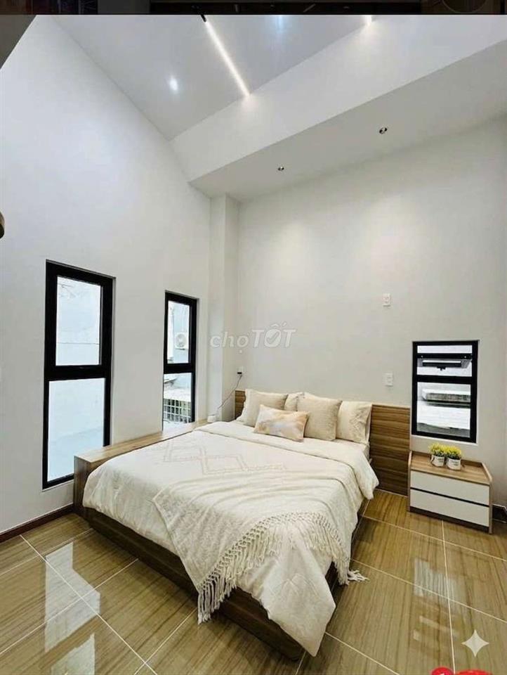 CHỈ HƠN 3 TỶ BÁN NHÀ ĐẸP HẺM XE HƠI QUANG TRUNG GẦN EMART 2,