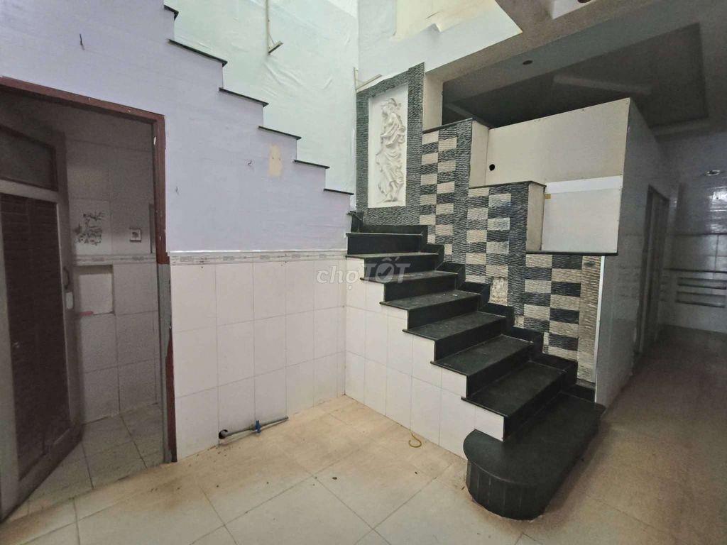 Nhà mặt tiền buôn bán Phạm Văn Bạch đt 4x25m đúc lững