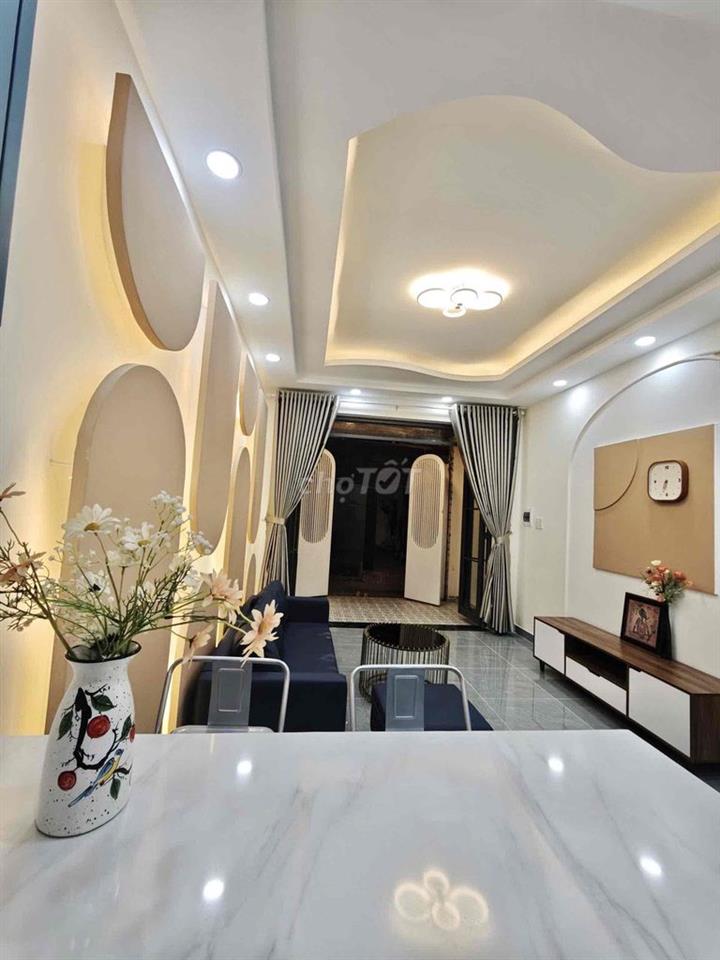 nhà bán chính chủ hinh thât . trung tâm quân Go vấp