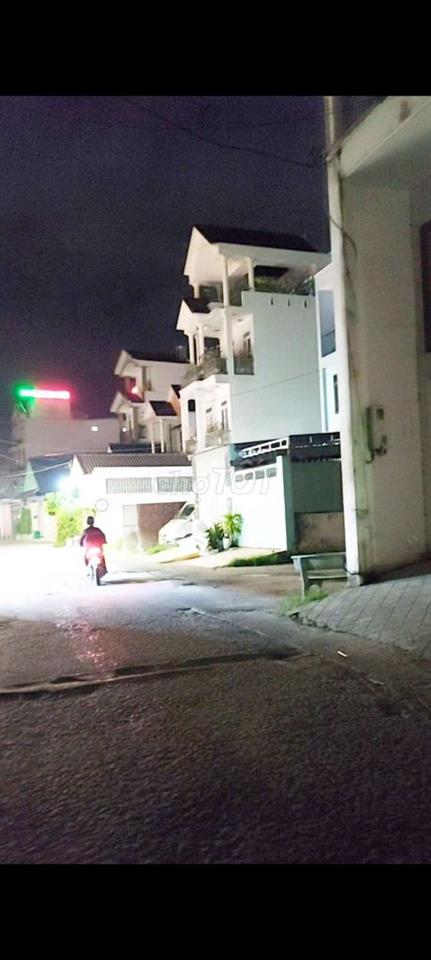 Nhà Hà Huy Giáp, Q12. 5 x 21m-4 Tầng, Hầm Xe + Thang máy