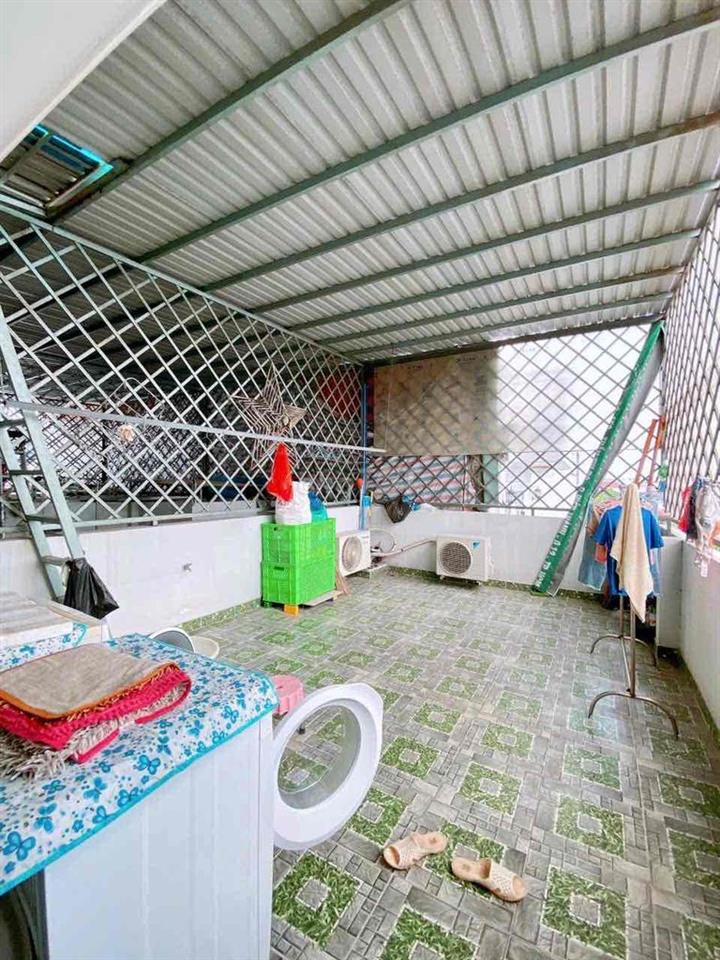 NHÀ 2 MT, DÒNG TIỀN