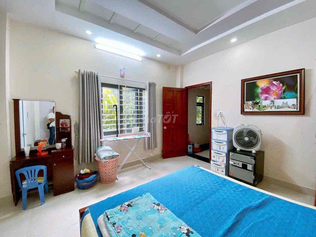 NHÀ 2 MT, DÒNG TIỀN