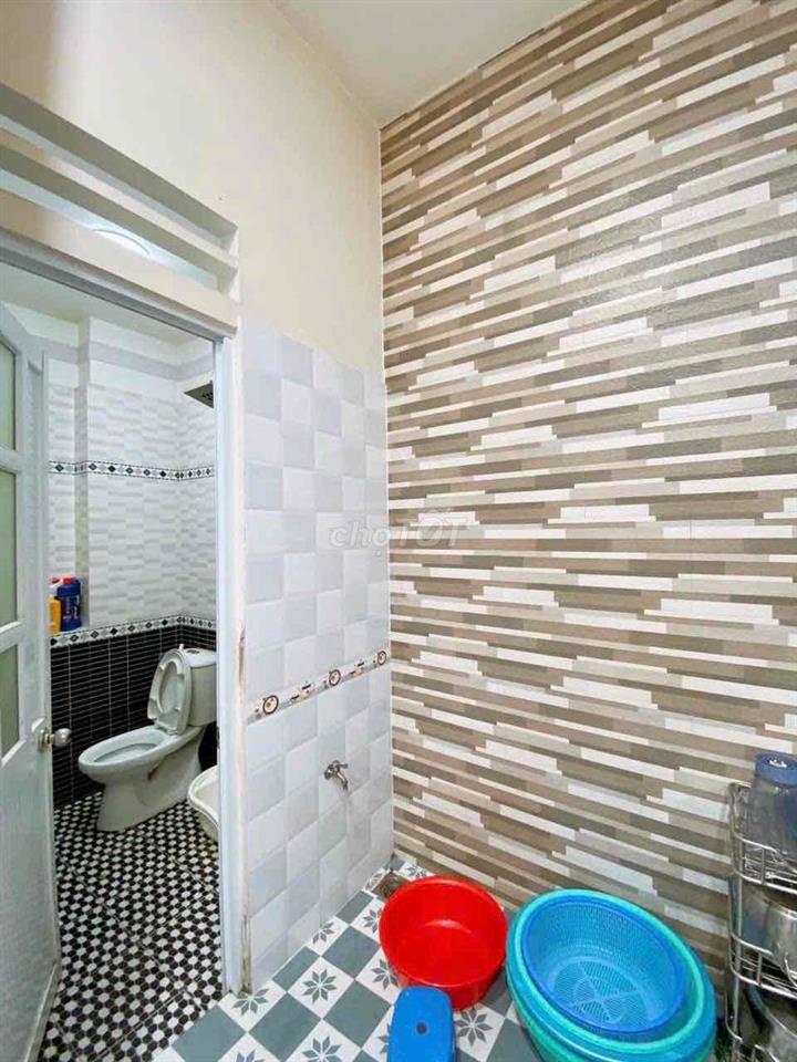 NHÀ 2 MT, DÒNG TIỀN