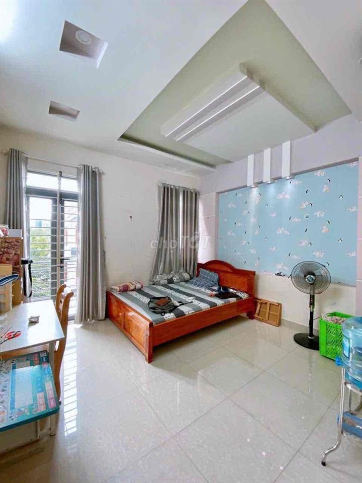 NHÀ 2 MT, DÒNG TIỀN
