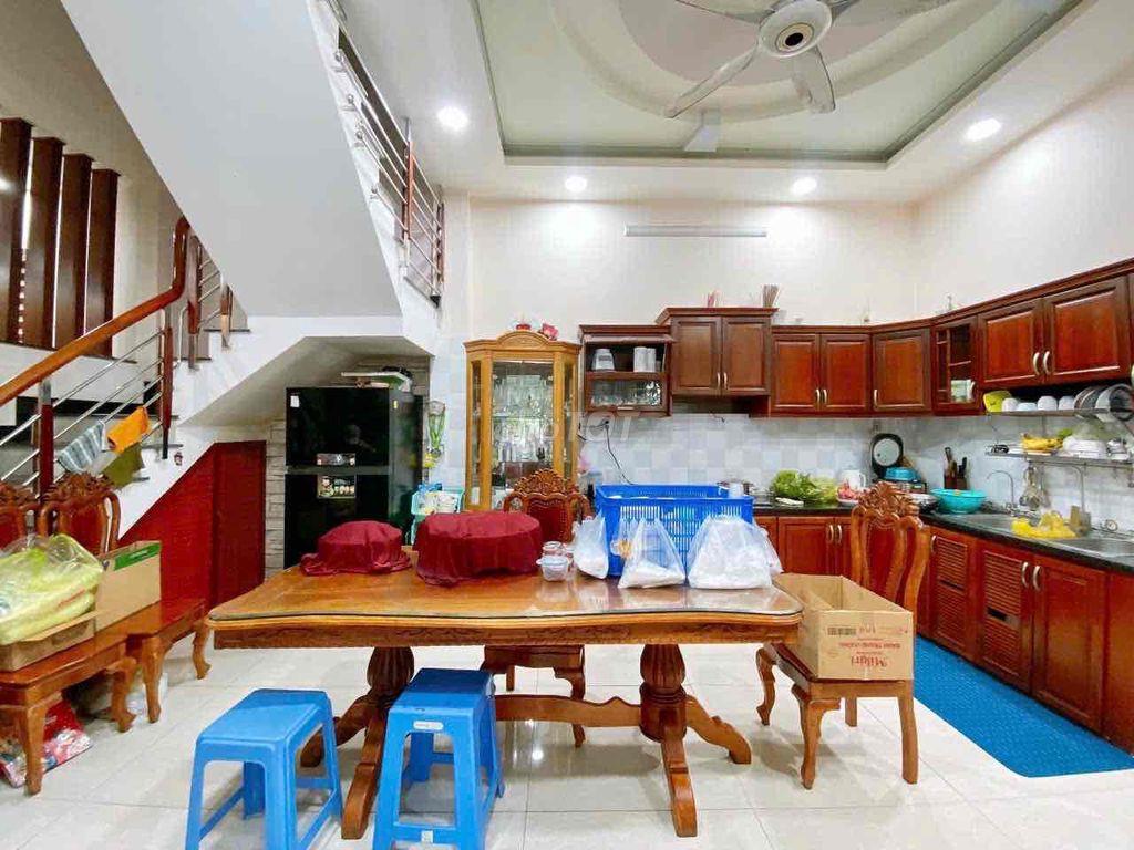NHÀ 2 MT, DÒNG TIỀN
