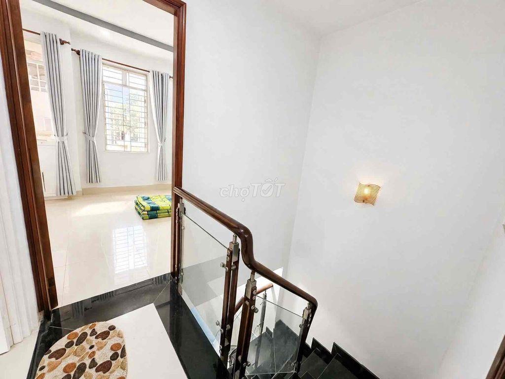 Nhà hẻm 3 gác thông, gần mặt tiền, 2 tầng 3.9x10 Thống Nhất P11 Gò Vấp