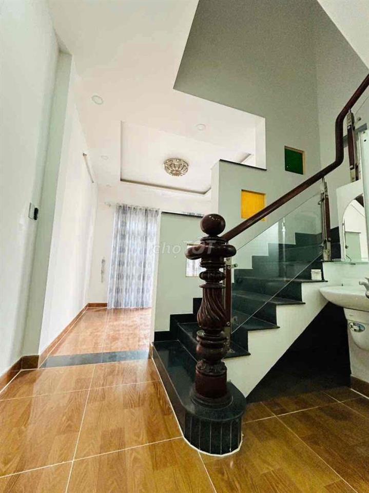 Giảm 1.3 tỷ, Nhà hẻm ô tô 1 sẹc, cách mặt tiền 30m, 2 tầng 6,9x14