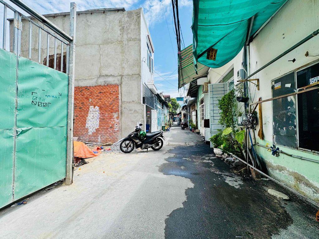 Nhà xây mới sát bên Hiệp Thành City, hẻm ô tô thông, chỉ 30m ra MT