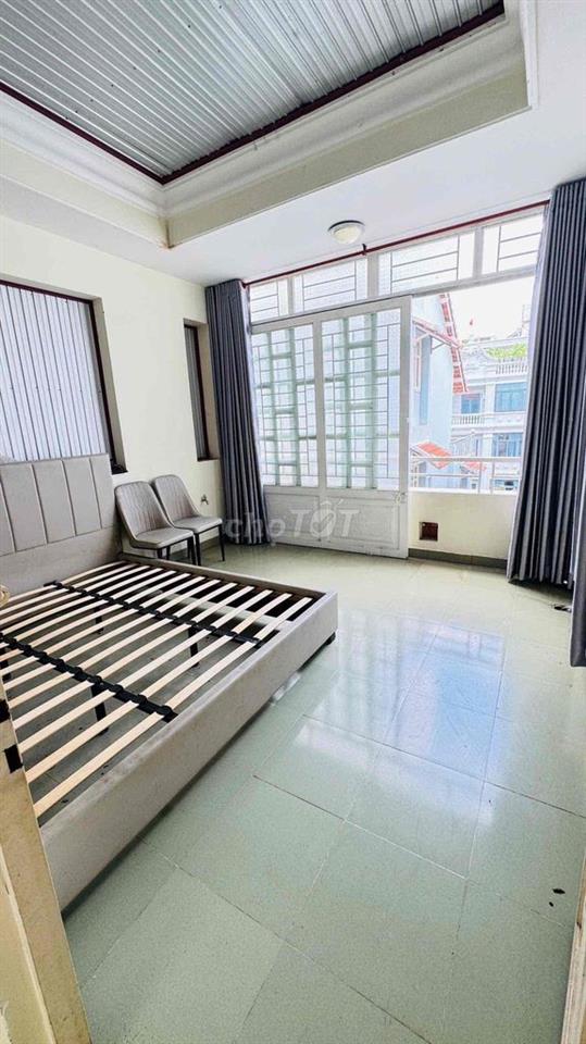 Nhà khu VIP sân bay, 600m tới công viên Hoàng Văn Thụ, Hẻm ô tô thông
