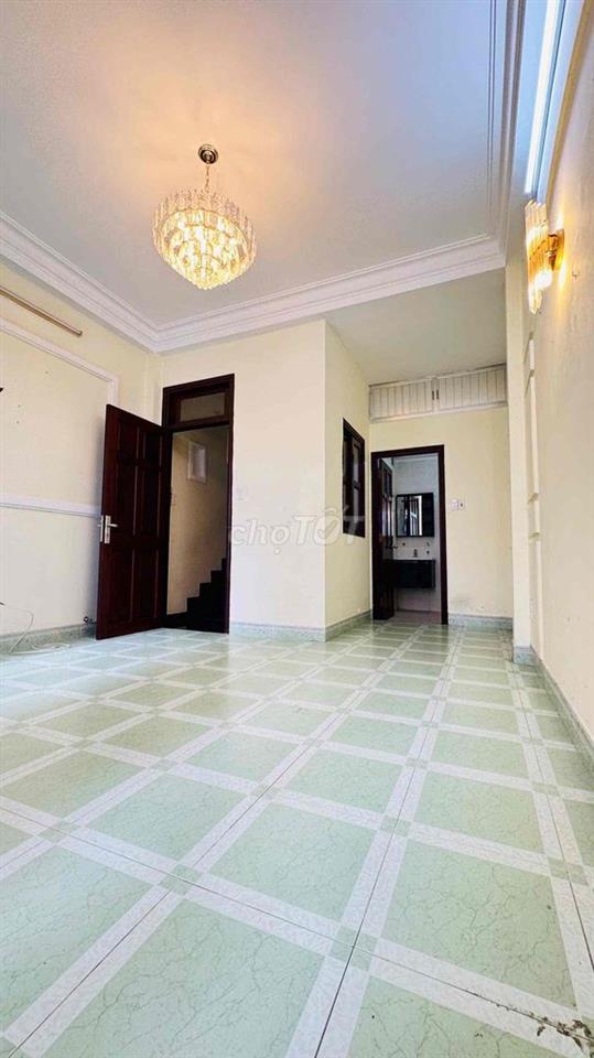 Nhà khu VIP sân bay, 600m tới công viên Hoàng Văn Thụ, Hẻm ô tô thông