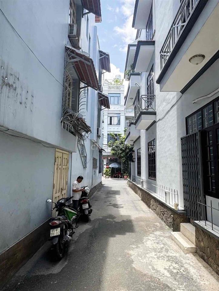 Nhà khu VIP sân bay, 600m tới công viên Hoàng Văn Thụ, Hẻm ô tô thông