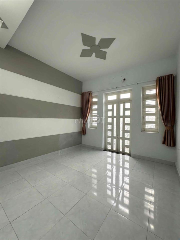 Nhà giảm gần 1 tỷ, Hẻm ô tô quay đầu, 3 tầng 4x14 Thới An 16 Q12