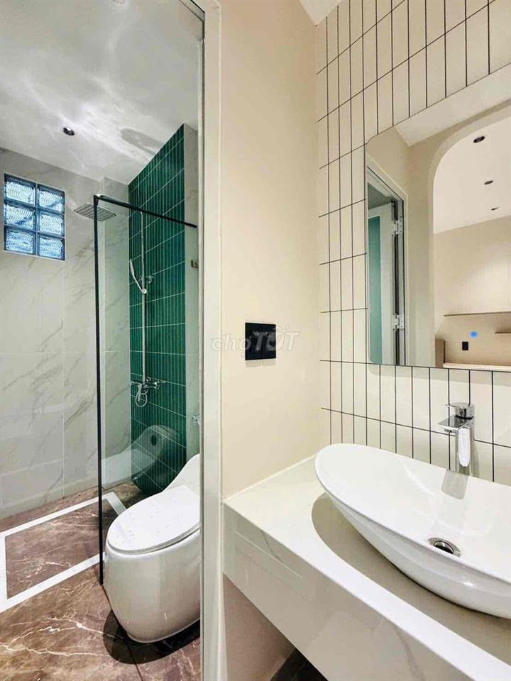 Giảm 700Tr còn 7,9 tỷ, Nhà xây mới, gần Công Viên Làng Hoa, Sau căn MT